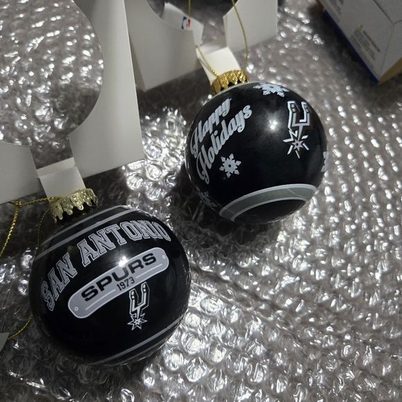 Lot of 2 San Antonio Spurs Ornament Glass Ball happy holiday ornaments - Picture 4 of 5